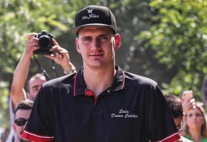 Jokić lumpovao u Somboru, pao u trans zbog pjesme Miroslava Ilića (VIDEO)