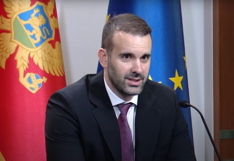 Haos u Crnoj Gori: Opozicija nije dopustila premijeru Spajiću da dođe do govornice