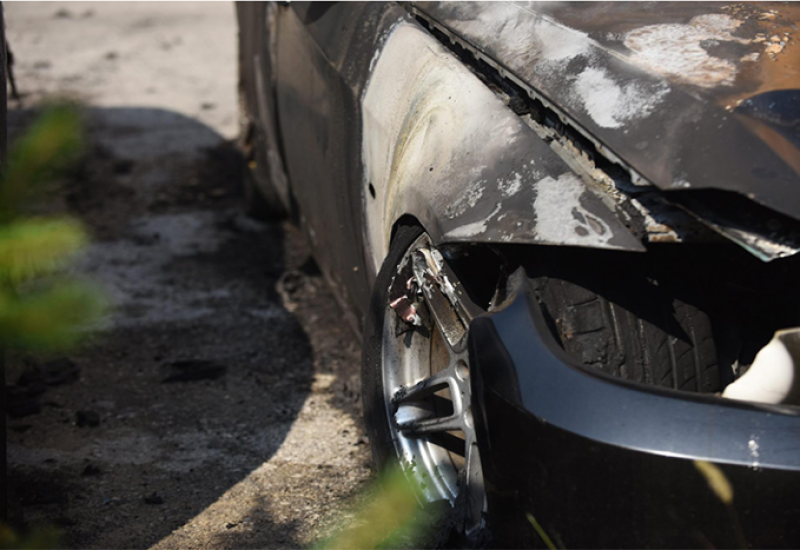 Devetnaestogodišnji mladić teško povrijeđen u zapaljenom automobilu