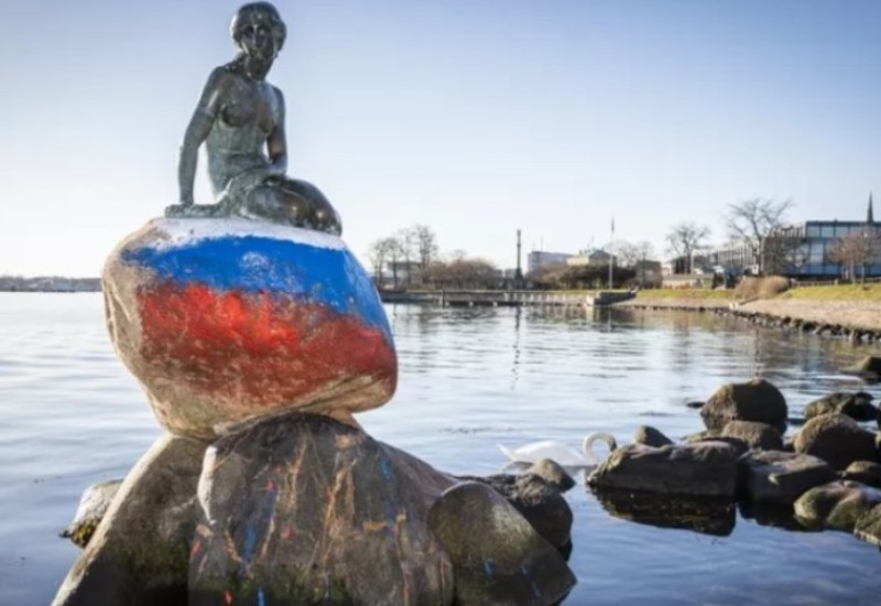 Incident u Kopenhagenu: Čuvena statua “Male sirene” u bojama ruske zastave