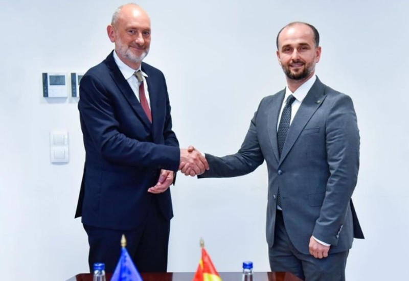Ministar napravio gaf: Ovo je ambasador, Ričard Gir