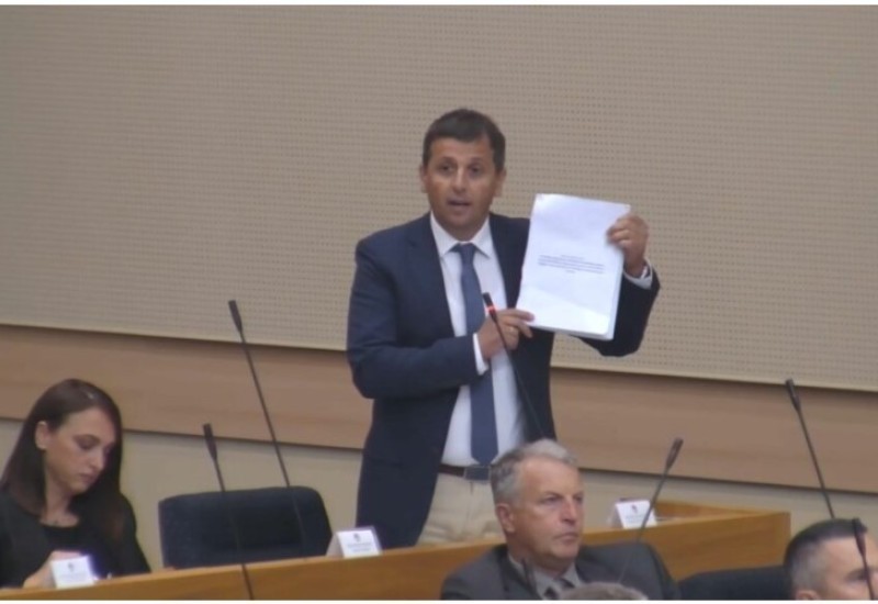 Burno u NSRS/Vukanović se oštro obratio poslanicima iz Beograda: Stevandić mu zabranio da priča, Dodik ga izvrijeđao i psovao