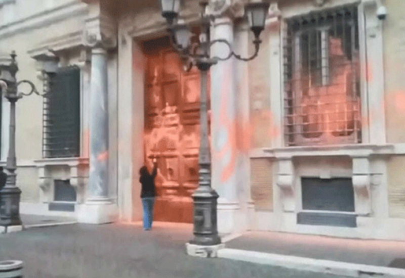 Ekološki aktivisti prosuli farbu na zgradu italijanskog Senata