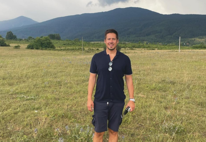 Nikola Rokvić u rodnom selu oca Marinka