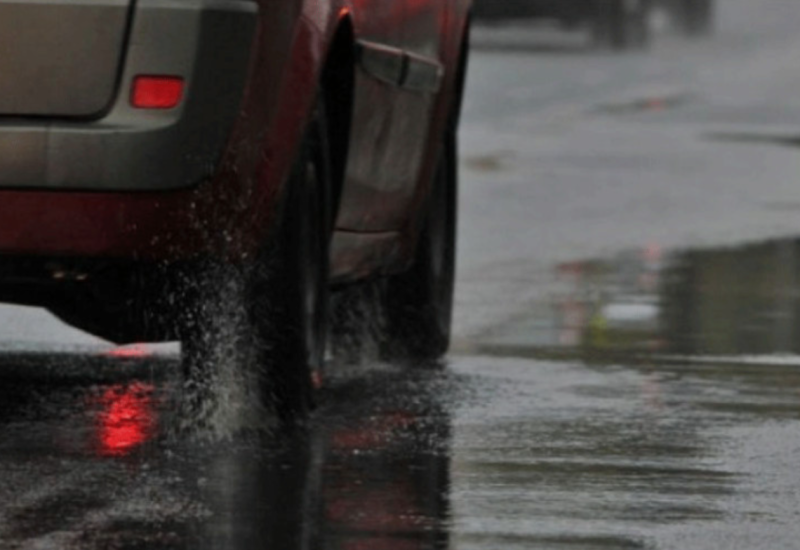 Mokri kolovozi, smanjena vidljivost zbog magle