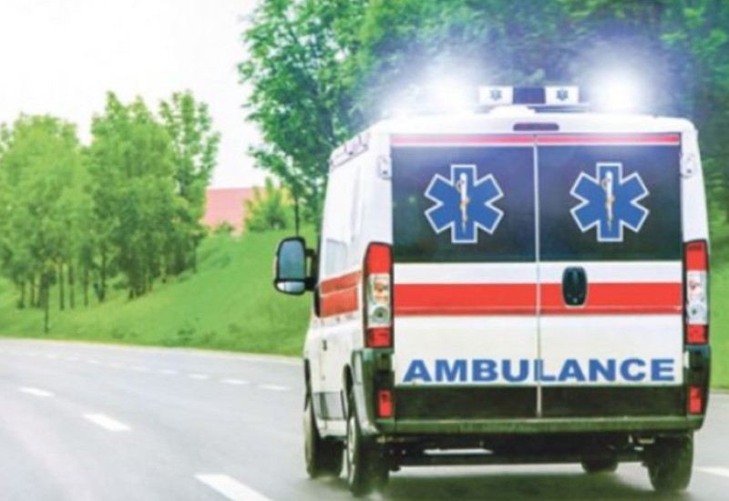 Palo drvo na djevojčicu, prevezena u bolnicu