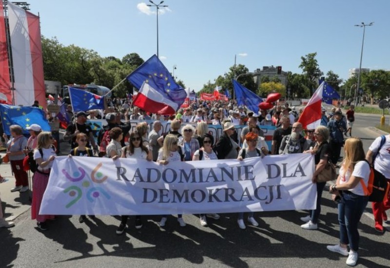 Hiljade Poljaka na ulicama Varšave
