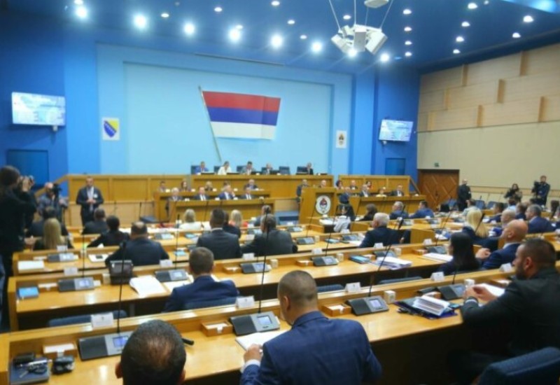 Kako bi živjeli da im nije stranke i budžeta: Spisak poslanika Narodne skupštine koji imaju duple funkcije