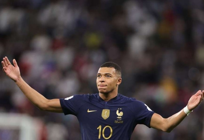 Nevjerovatni Mbape prestigao Pelea