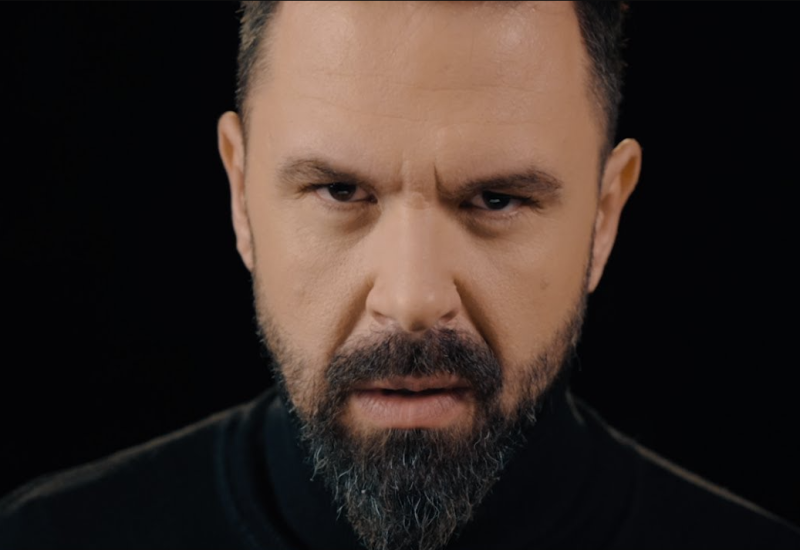 Petar Grašo ujeo obožavateljku za nogu (VIDEO)