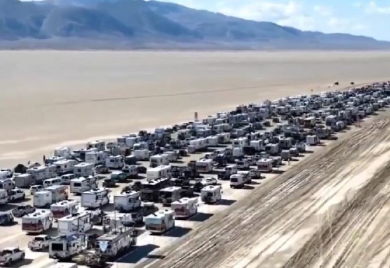 "Burning Man" egzodus: Počelo izvlačenje sa festivala, preko 70 hiljada ljudi u koloni  (VIDEO)
