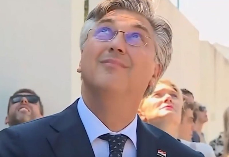 Galeb uneredio Plenkovića tokom davanja izjave novinarima (VIDEO)