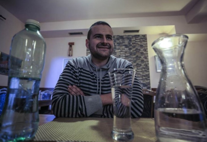 Zbog rijetkog poremećaja dnevno pije i do 27 litara vode