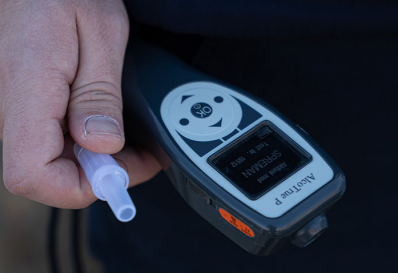 Pijan razbio alkotest u stanici pa lupao po zidovima ćelije