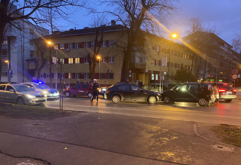 Zbog saobraćajne nezgode gužve i u okolnim ulicama grada