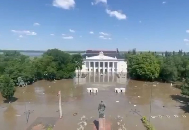 Pogledajte kako izgleda grad Nova Kahovka poslije probijanja brane na Dnjepru (VIDEO)