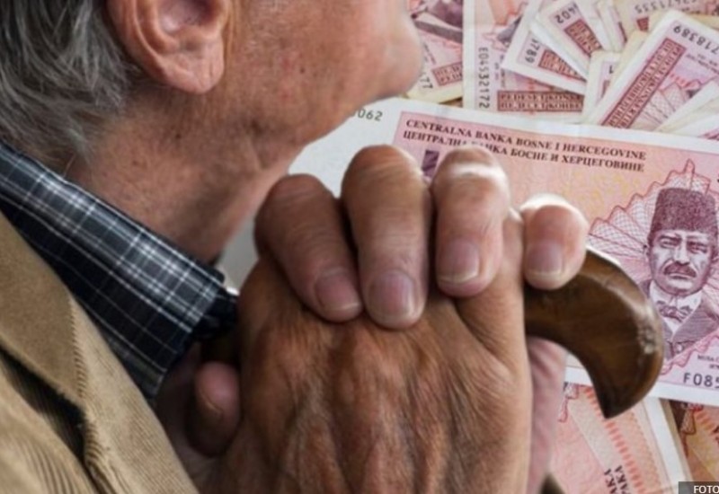 Najstariji željno iščekuju poštare: U Srpskoj danas počela isplata penzija