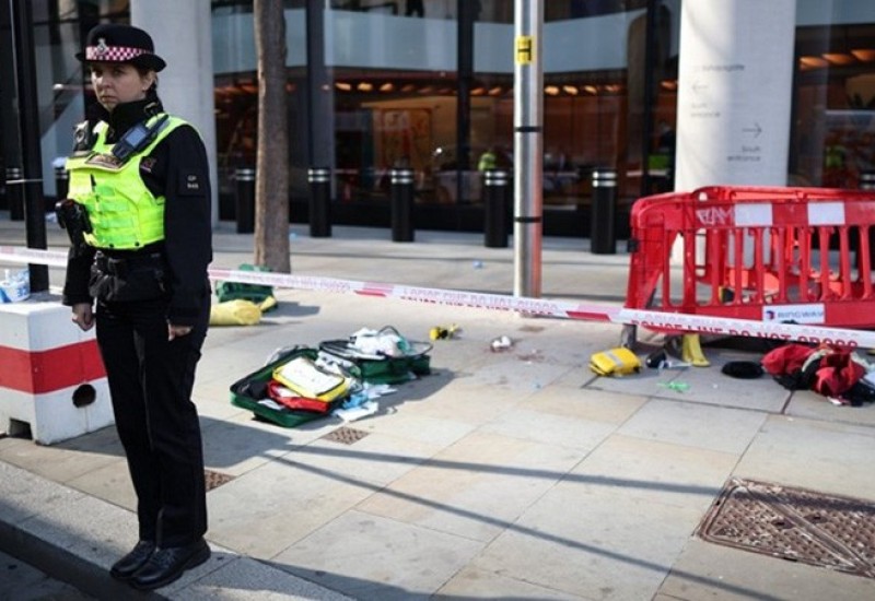 LONDON: U centru izbodene tri osobe
