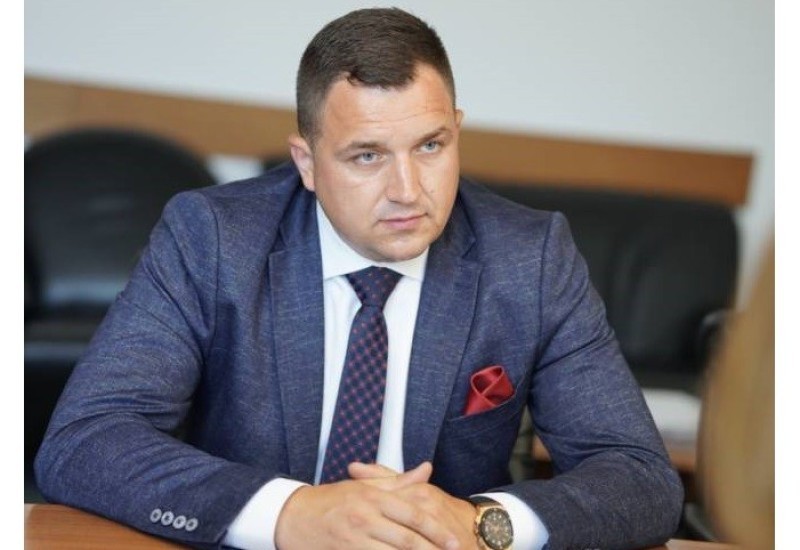 Ministar Lučić sproveden u zgradu SIPA, uhapšena još jedna osoba