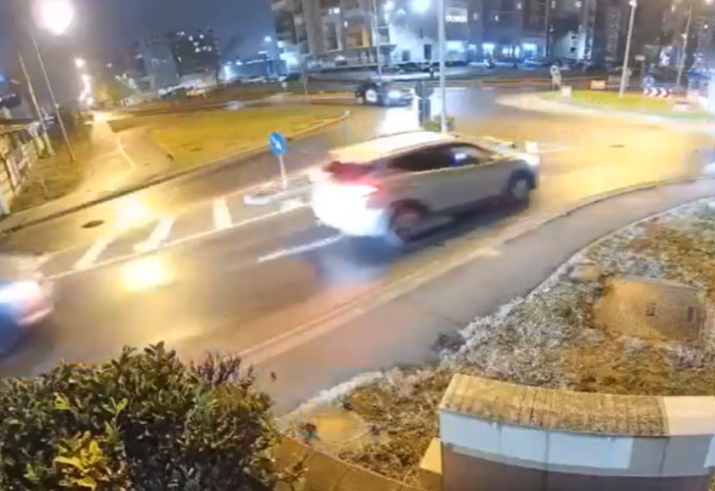 Nadzorne kamere u Rumuniji snimile “leteći automobil” VIDEO