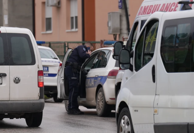 Detalji jezivog zločina: Tijela SINA, OCA I MAJKE pronađena u kući, sve vrvi od policije