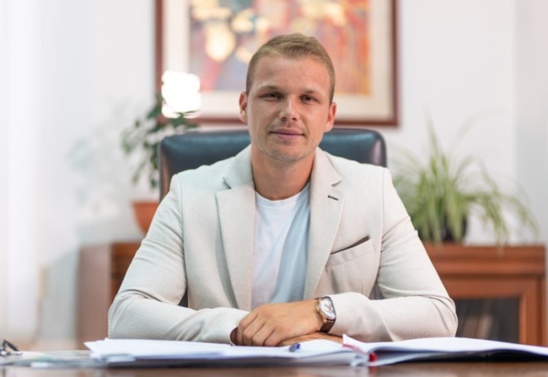 Neka svjetlost obasja svaki dom: Stanivuković čestitao Božić