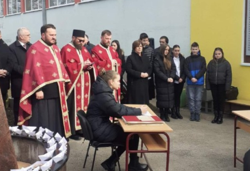 Služen pomen u OŠ “Đura Jakšić”: Obilježena 81 godina od stradanja 52 učenika u banjalučkom naselju Šargovac