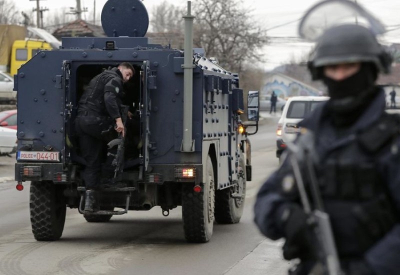 Tenzije na KiM: Blindirana vozila Kurtijeve policije krenula ka Jarinju