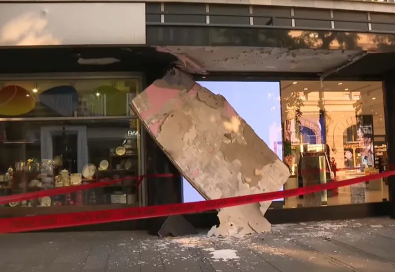 Srušio se dio nadstrešnice u centru Beograda