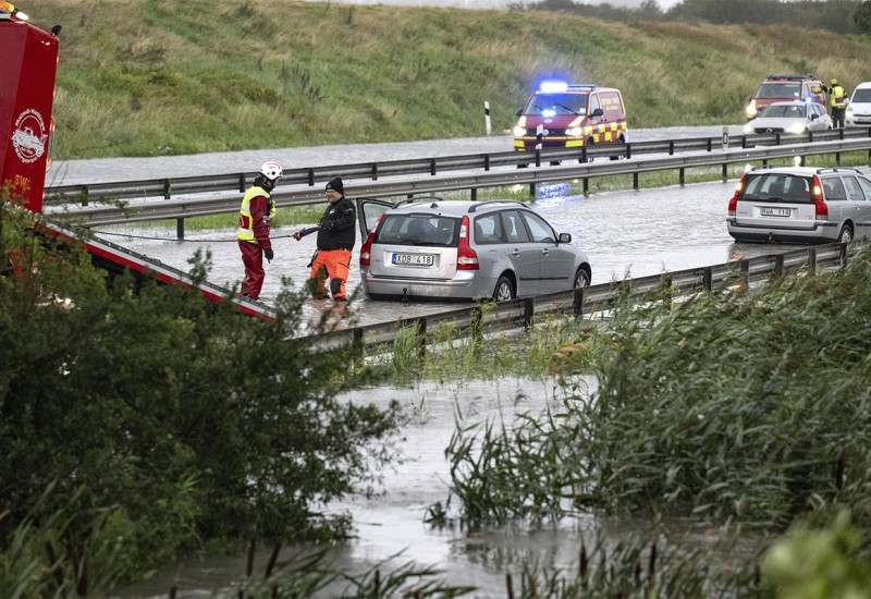Oluja pogodila Švedsku i Norvešku, kuće i putevi pod vodom (FOTO)