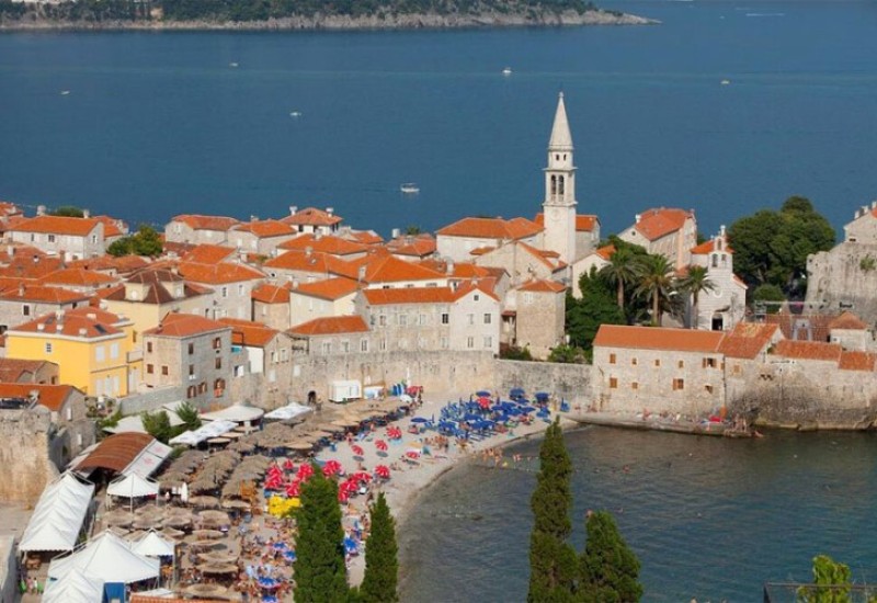 Budva: Mlada Srpkinja izbola Turčina u leđa