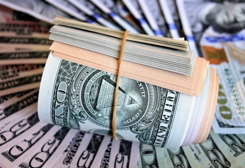 Dolar ojačao, cijene nafte blago porasle
