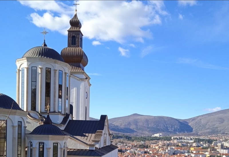 Eparhija zahumsko-hercegovačka osudila napad na Saborni hram i pozvala na podršku mostarskoj Crkvenoj zajednici