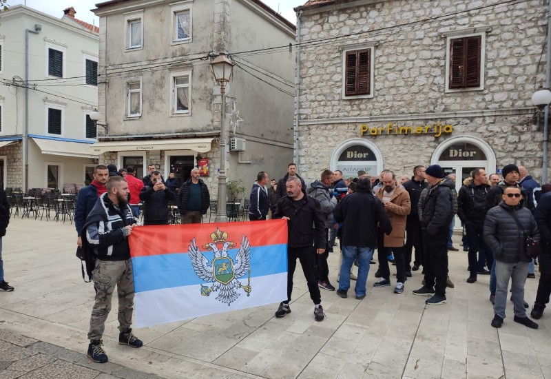 Protest u Trebinju: Srpske vojvode zbog otpjevane pjesme moraju u zatvor