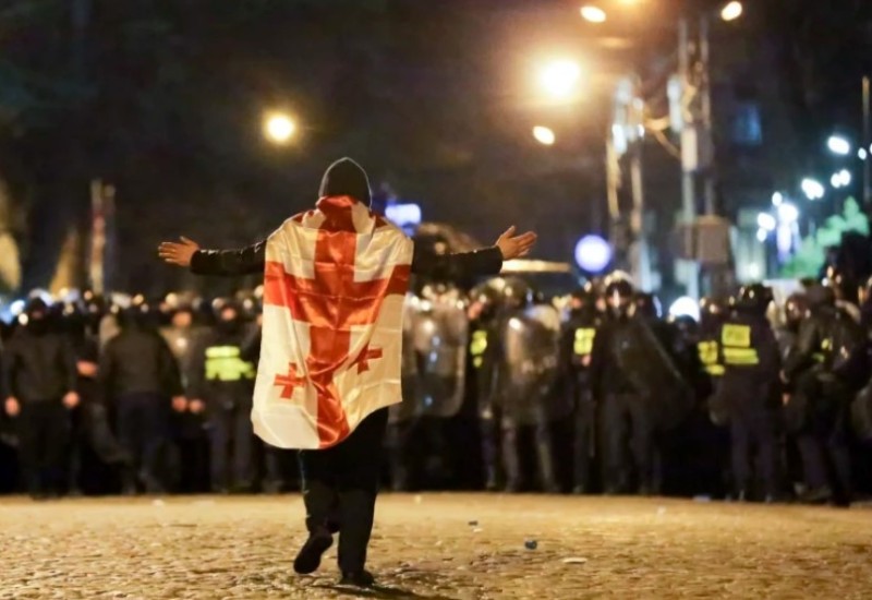 Nasilni protesti u Tbilisiju, uhapšeno 77 demonstranata