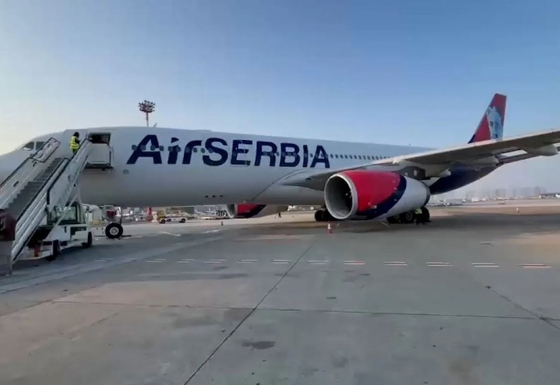 Avion „Er Srbije“ sa 267 putnika poletio iz Dubaija