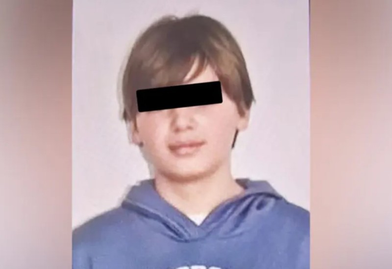 Oštrim predmetom urezano: Na vratima stana dječaka ubice ispisana prijetnja