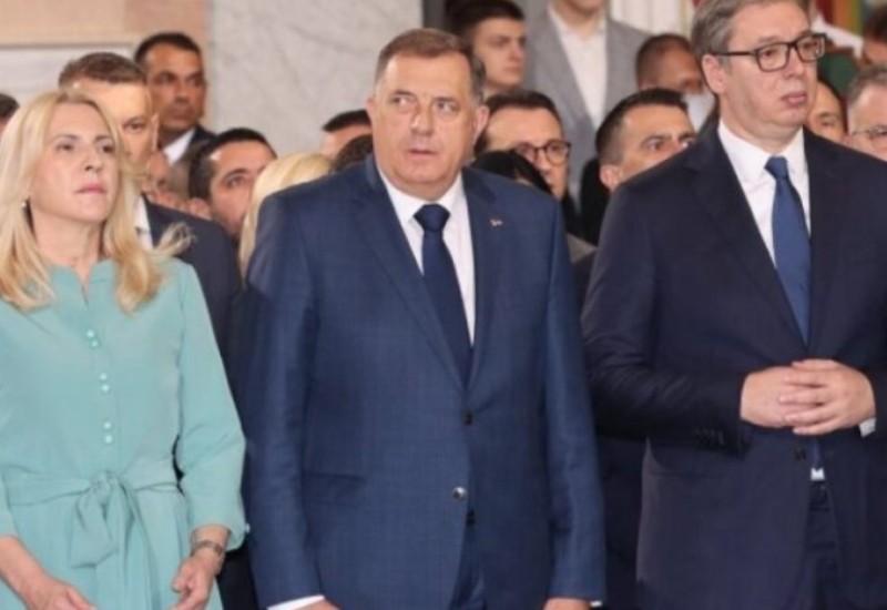 Vučić: Molimo se da sve nesloge ostanu iza nas i da pošaljemo poruku mira i ljubavi