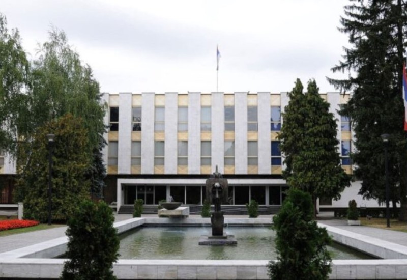 Novo zaduženje? Zaposleni u NSRS odjednom dobili prevoz, topli obrok i regres, ali nisu jedini