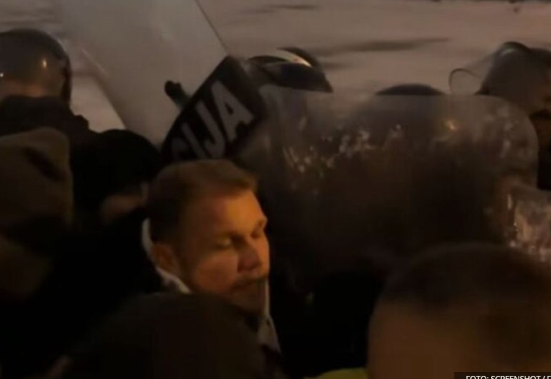 Stanivuković: Policija nas je napala i protjerala sa našeg parkinga VIDEO