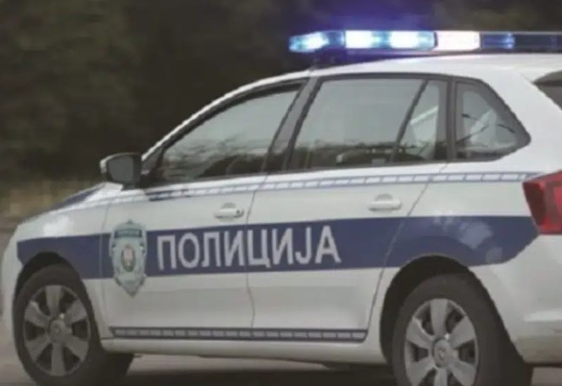 Pijani putnik izvadio pištolj i zaprijetio mladićima jer su bili glasni
