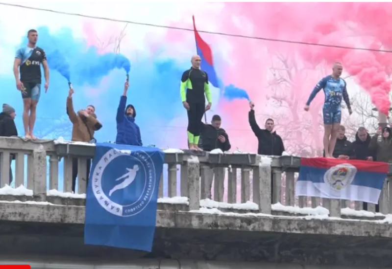 Povodom Dana Republike Srpske: Arsenić izveo skok sa Gradskog mosta u Banjaluci