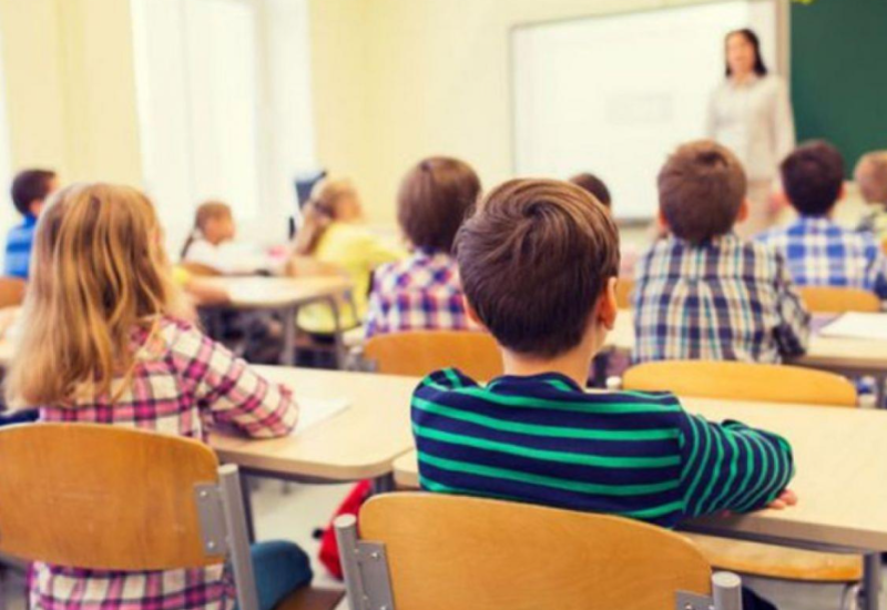 Užas u blizini osnovne škole: Vidno pijan spopadao i fizički nasrtao na djecu