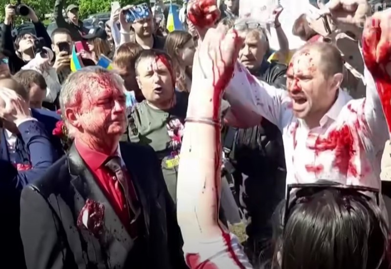 SKANDAL U POLJSKOJ Ambasador Rusije spriječen da položi cvijeće žrtvama fašizma (VIDEO)