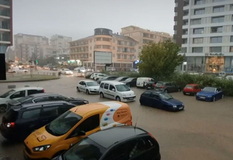 Obilne padavine u Crnoj Gori, Budva pod vodom