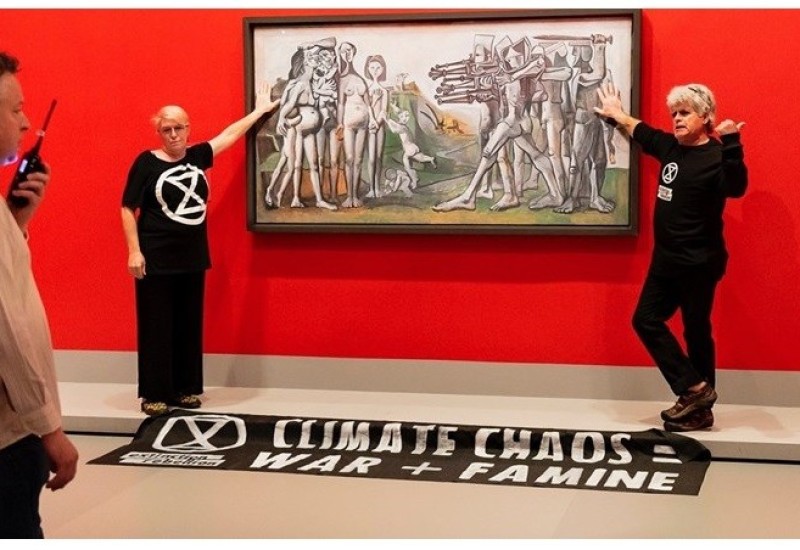 AUSTRALIJA: Aktivisti se zalijepili za Pikasovu sliku