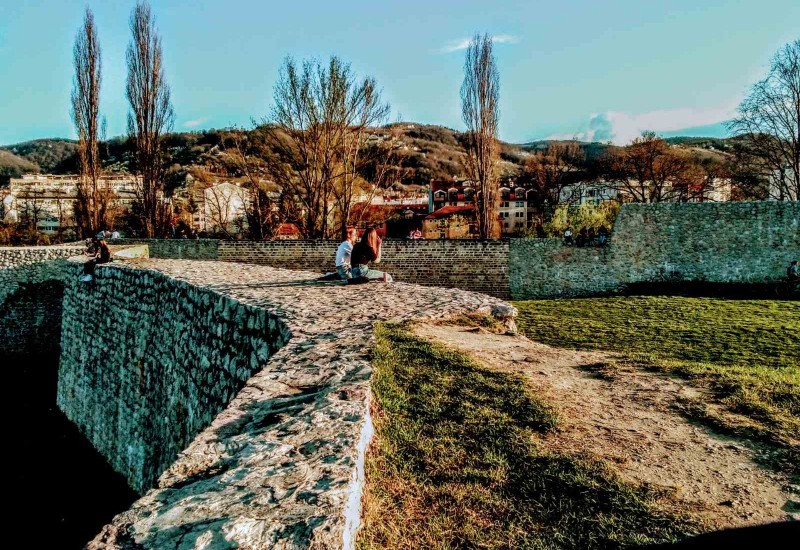 Tinejdžeru kod Kastela prijetili nožem, tražili mu patike