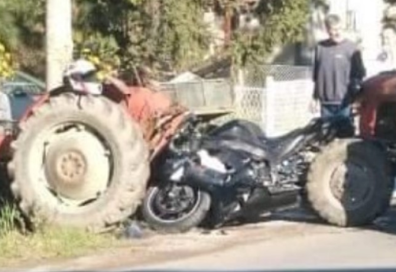 Motociklista se zakucao u traktor: U teškom stanju primljen u bolnicu FOTO