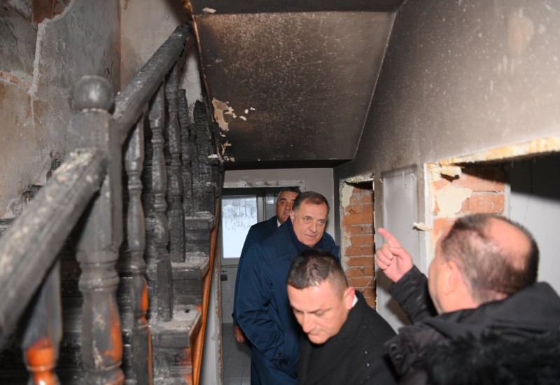 Dodik obećao 100 hiljada maraka pomoći za porodicu kojoj je izgorjela kuća u požaru