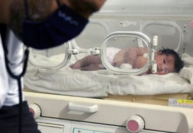 Usvojena beba koja je rođena ispod ruševina: Nazvali je Aja što znači “čudo” i “dar od Boga”